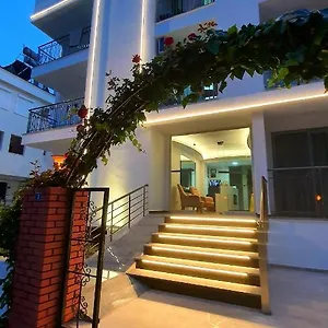 Ressa Apartment
